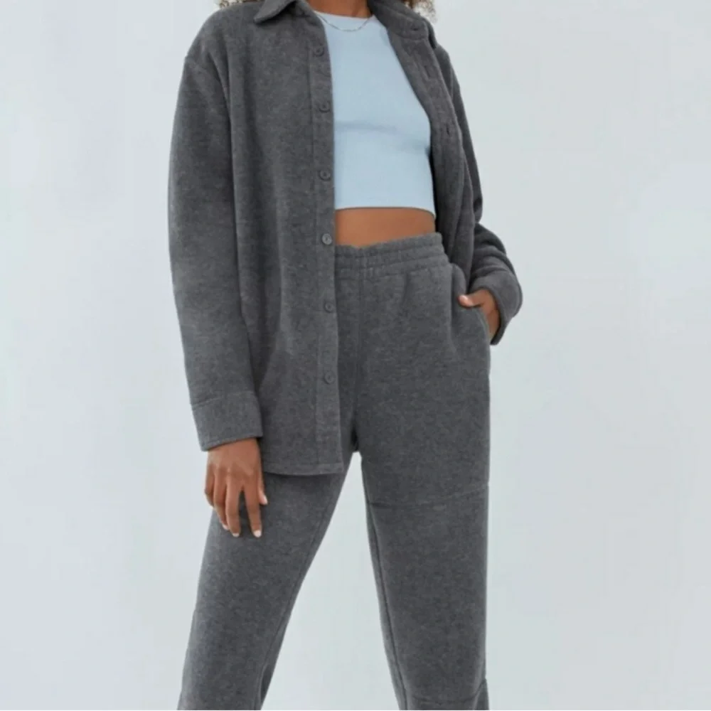 Aritzia TNA Fleece Polar Button Up Shirt - Picture 2 of 8